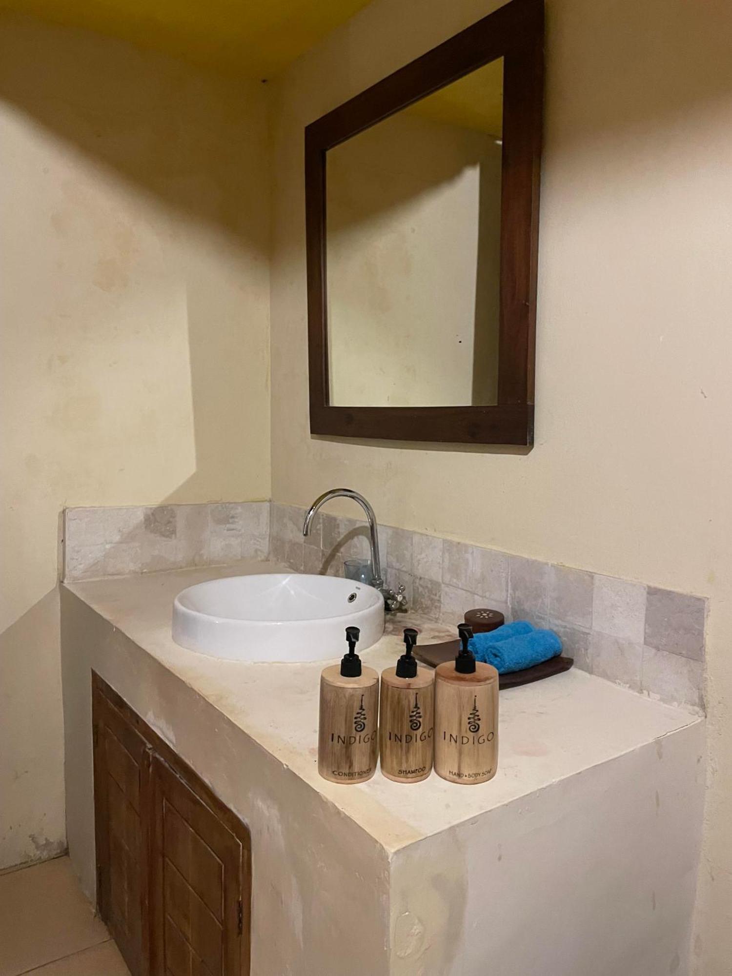 Indigo Bungalows Джили Трауанган Екстериор снимка