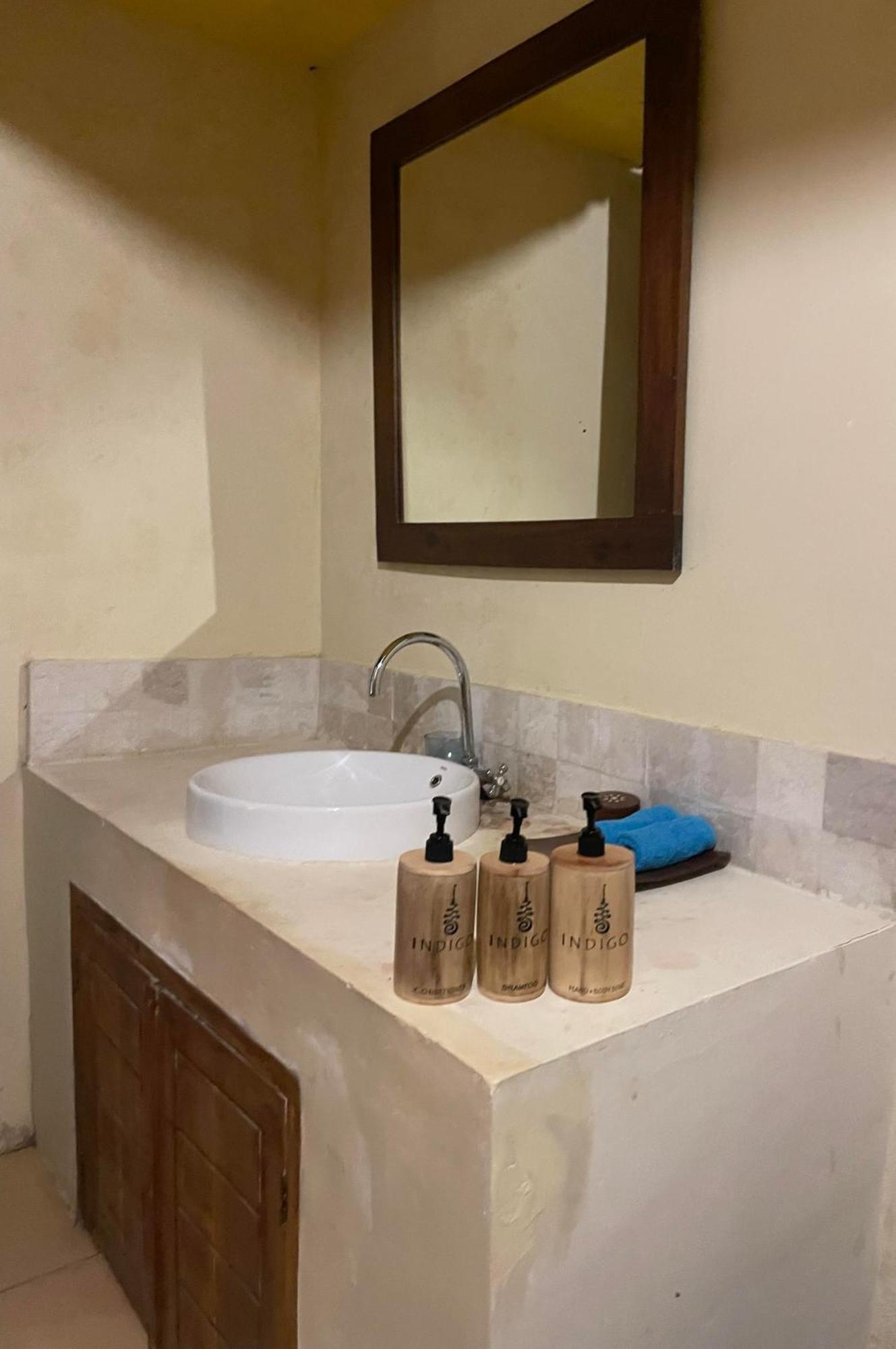 Indigo Bungalows Джили Трауанган Екстериор снимка